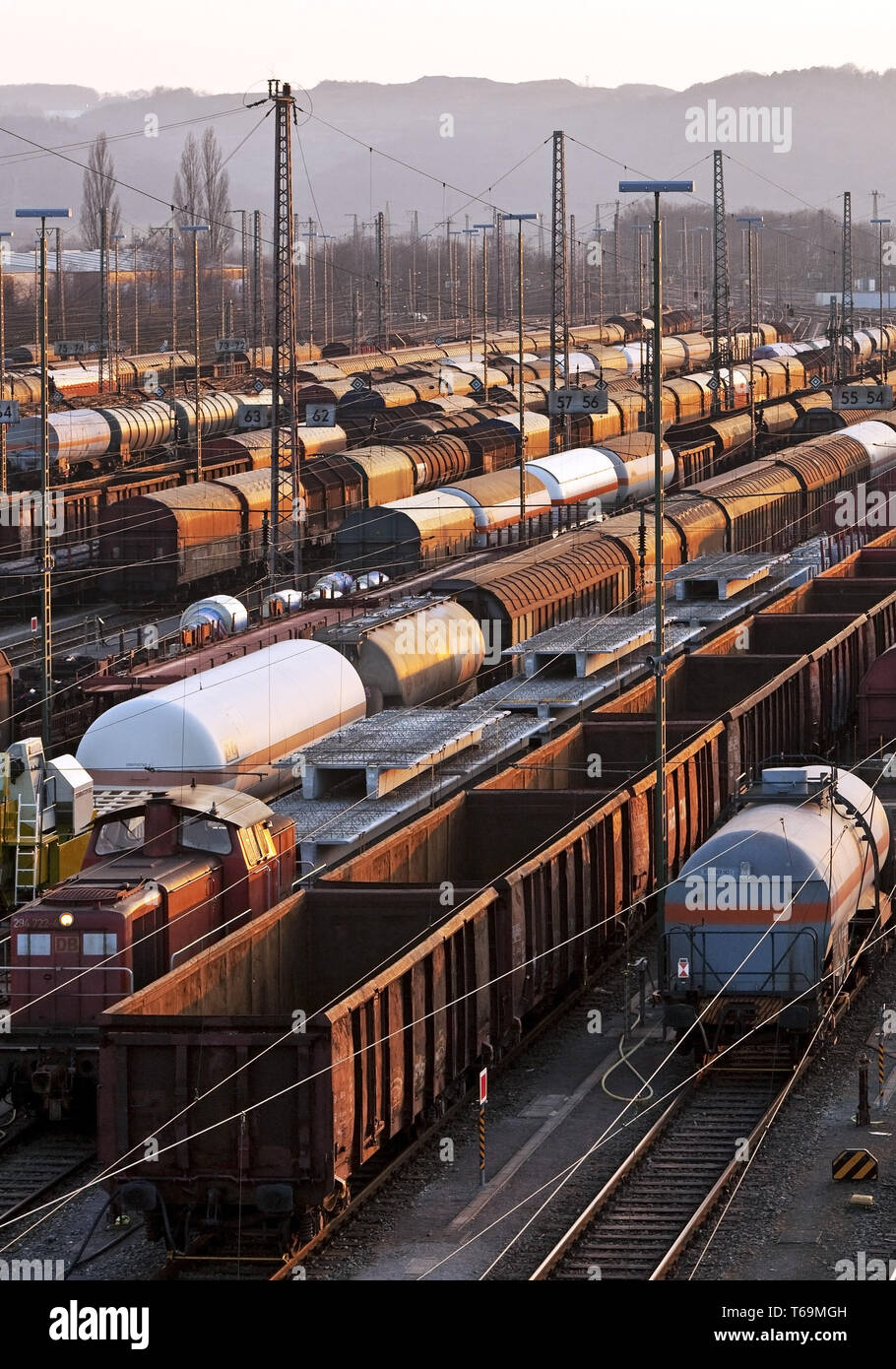Zug Bildung Hof Vorhalle, Hagen, Ruhrgebiet, Nordrhein-Westfalen, Deutschland Stockfoto