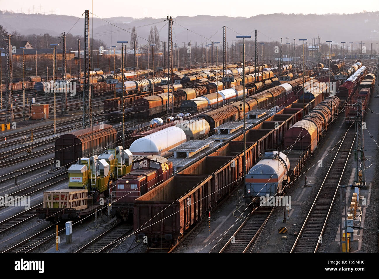 Zug Bildung Hof Vorhalle, Hagen, Ruhrgebiet, Nordrhein-Westfalen, Deutschland Stockfoto
