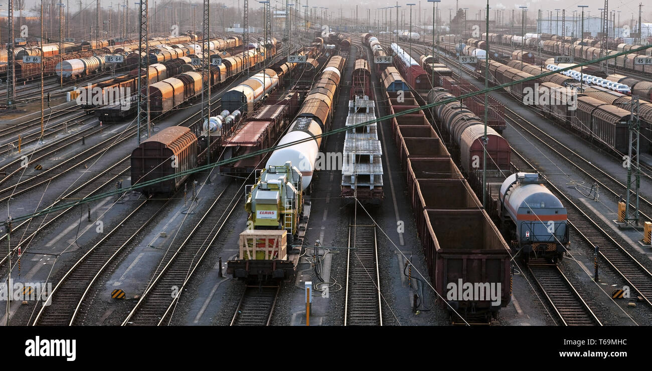 Zug Bildung Hof Vorhalle, Hagen, Ruhrgebiet, Nordrhein-Westfalen, Deutschland Stockfoto