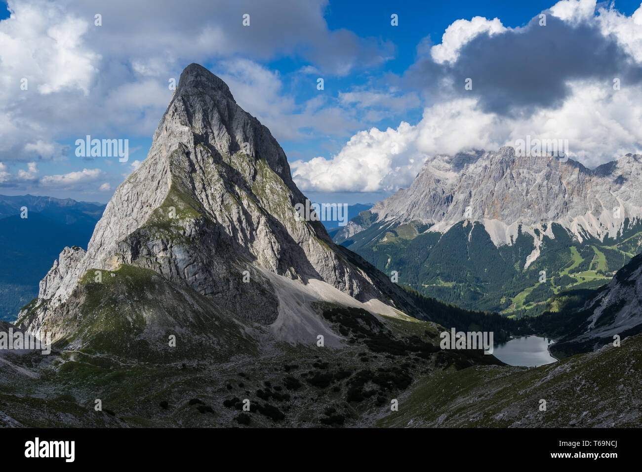 Höchster Berg In Deutschland Auf der Zugspitze, dem höchsten Berg in Deutschland Stockfotografie - Alamy