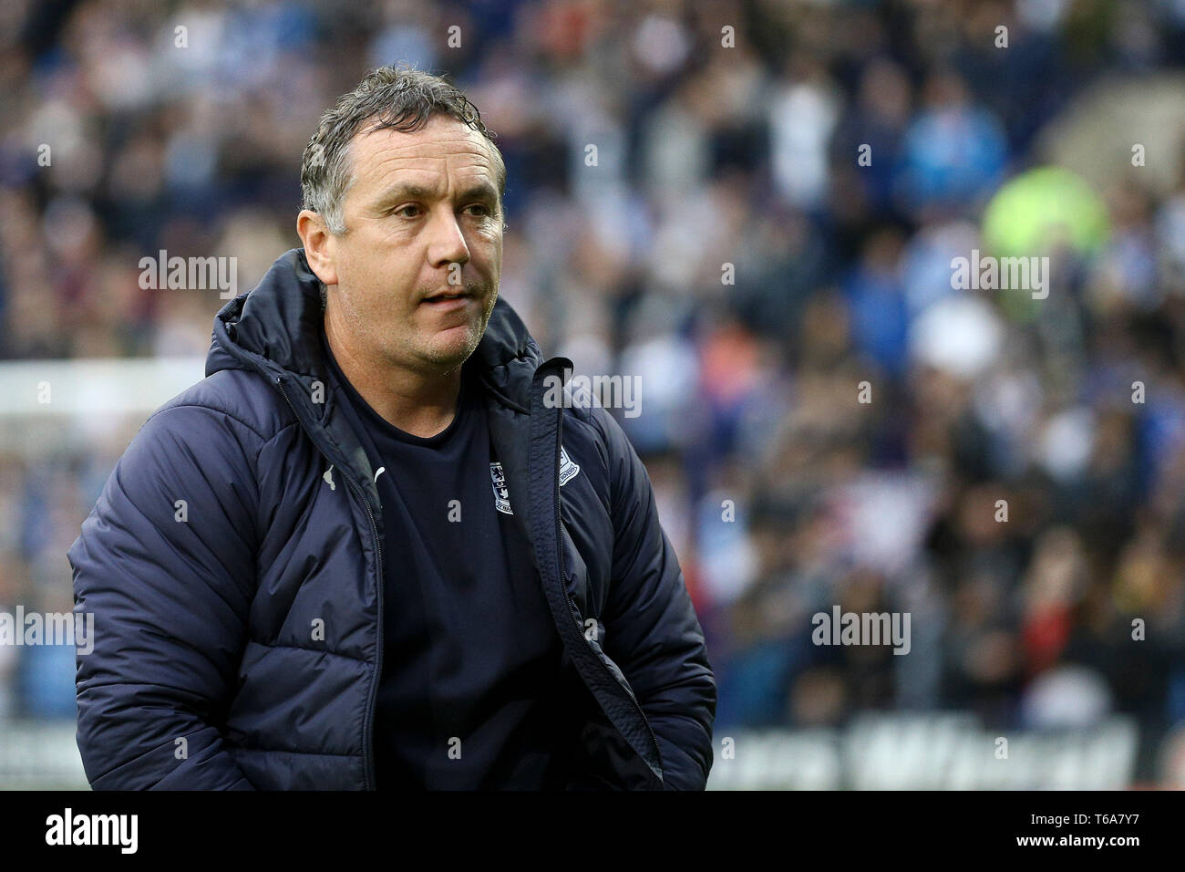 Birkenhead/Großbritannien. 30 Apr, 2019. Tranmere Rovers Manager Micky Mellon an schaut. EFL Skybet Fußball-Liga zwei übereinstimmen, Tranmere Rovers v Bury FC am Prenton Park, Birkenhead, Wirral am Dienstag, 30. April 2019. Dieses Bild dürfen nur für redaktionelle Zwecke verwendet werden. Nur die redaktionelle Nutzung, eine Lizenz für die gewerbliche Nutzung erforderlich. Keine Verwendung in Wetten, Spiele oder einer einzelnen Verein/Liga/player Publikationen. pic von Chris Stading/Andrew Orchard sport Fotografie/Alamy leben Nachrichten Stockfoto