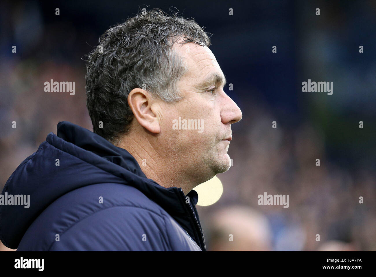 Birkenhead/Großbritannien. 30 Apr, 2019. Tranmere Rovers Manager Micky Mellon an schaut. EFL Skybet Fußball-Liga zwei übereinstimmen, Tranmere Rovers v Bury FC am Prenton Park, Birkenhead, Wirral am Dienstag, 30. April 2019. Dieses Bild dürfen nur für redaktionelle Zwecke verwendet werden. Nur die redaktionelle Nutzung, eine Lizenz für die gewerbliche Nutzung erforderlich. Keine Verwendung in Wetten, Spiele oder einer einzelnen Verein/Liga/player Publikationen. pic von Chris Stading/Andrew Orchard sport Fotografie/Alamy leben Nachrichten Stockfoto