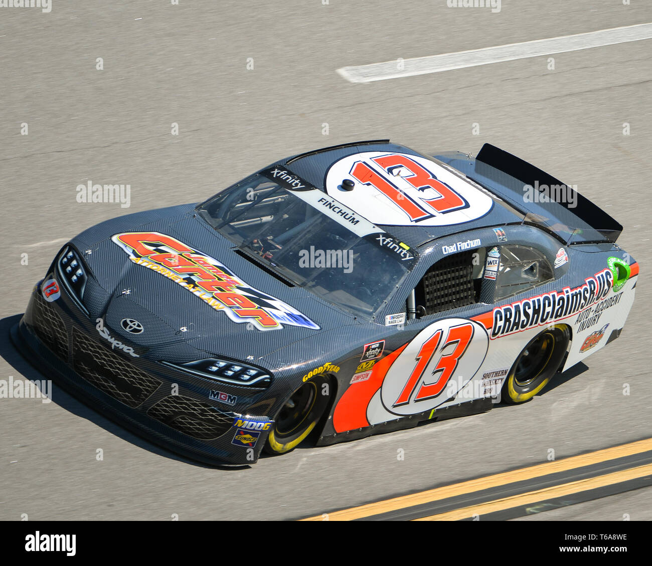 Talladega, AL, USA. 27 Apr, 2019. Die James Carter Rechtsanwalt/Crash ClaimsR. Uns Toyota (13), angetrieben von Tschad Finchum, auf der Schiene während der Geld Lion 300 in Talladega Super Speedway in Talladega, AL. Kevin Langley/Sport Süd Media/CSM/Alamy leben Nachrichten Stockfoto