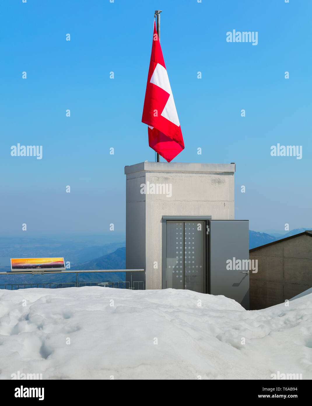 Mt. Stanserhorn, Schweiz - 7. Mai 2016: Blick auf die Spitze des Mt. Stanserhorn Anfang Mai. Stanserhorn ist ein Berg in der Schweiz, Loca Stockfoto