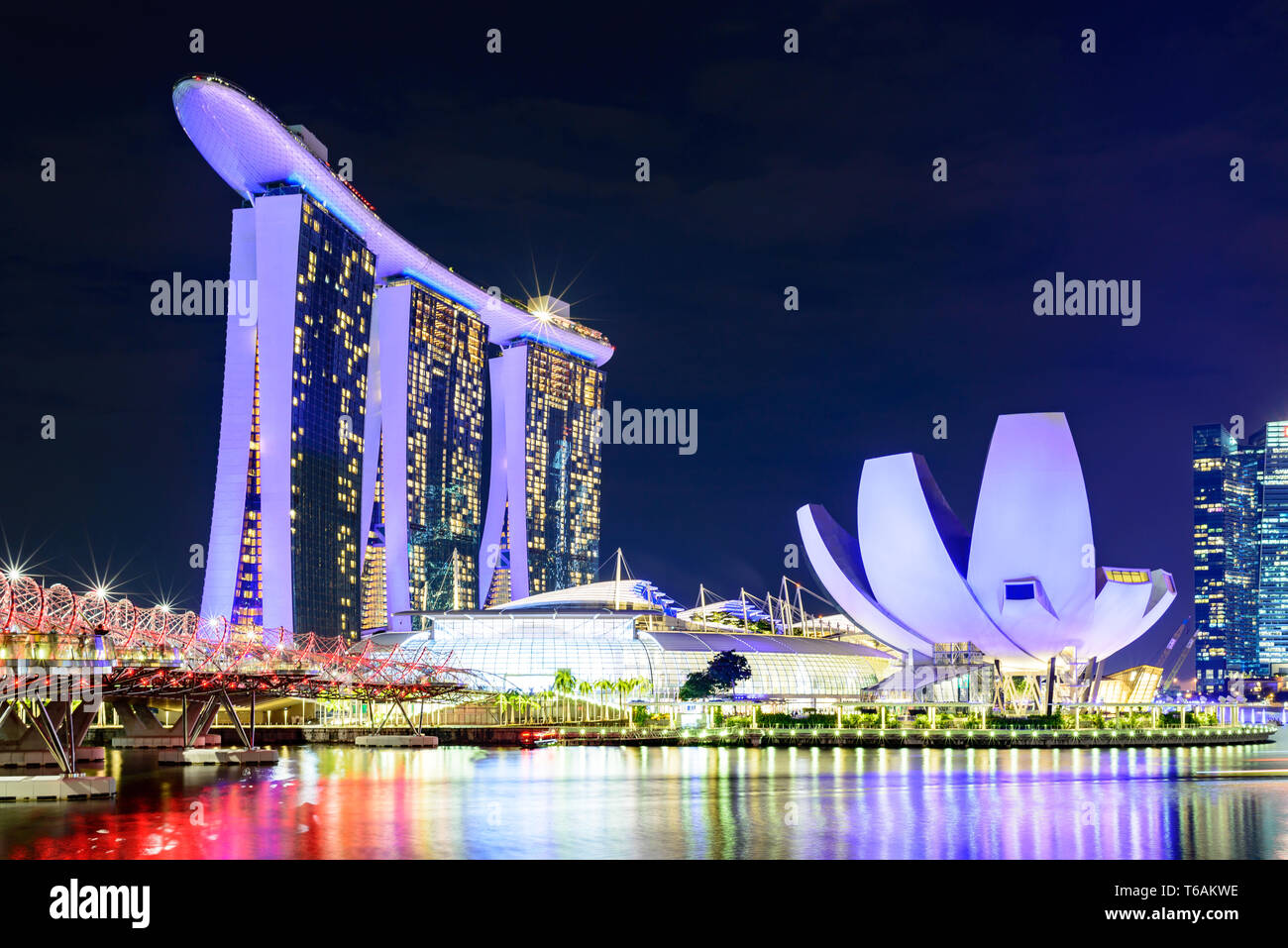 Marina Bay bei Nacht Stockfoto