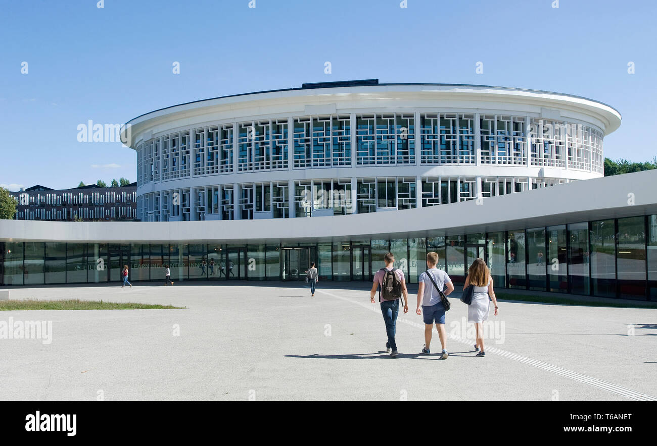 Villeneuve d'Ascq - Lille (Nord Frankreich): Wissenschaftliche Bibliothek der Universität Lille von Wissenschaft und Technologie in der Lilliad Learning Center, Struktur wi Stockfoto