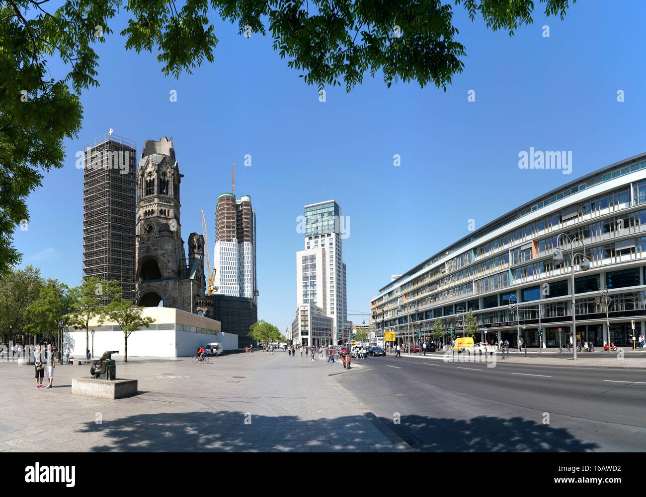 Der Breitscheidplatz in Berlin mit der Gedächtniskirche Stockfoto