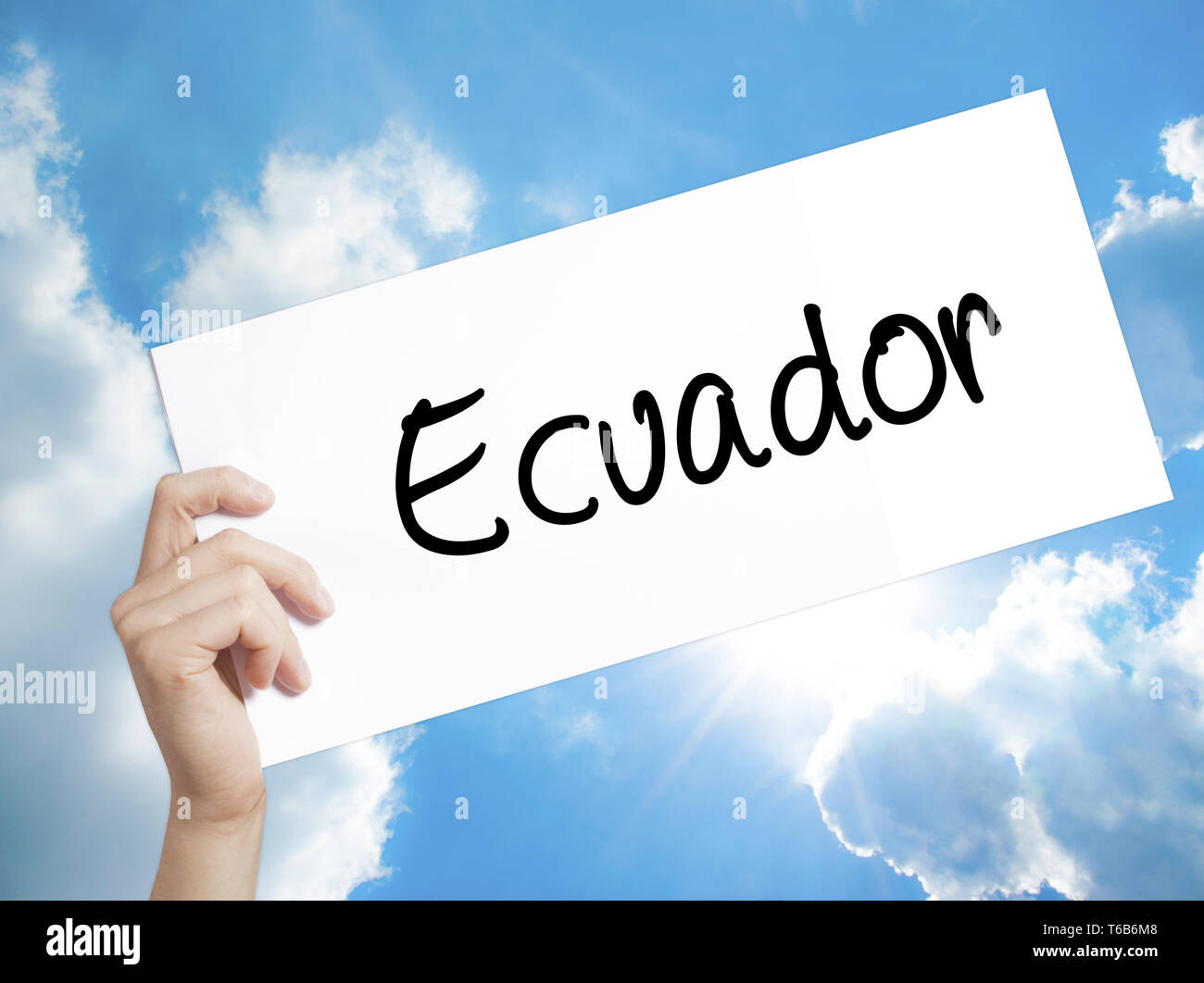 Ecuador Zeichen auf weißem Papier. Mann Hand, Papier mit Text. Auf Himmel Hintergrund isoliert Stockfoto
