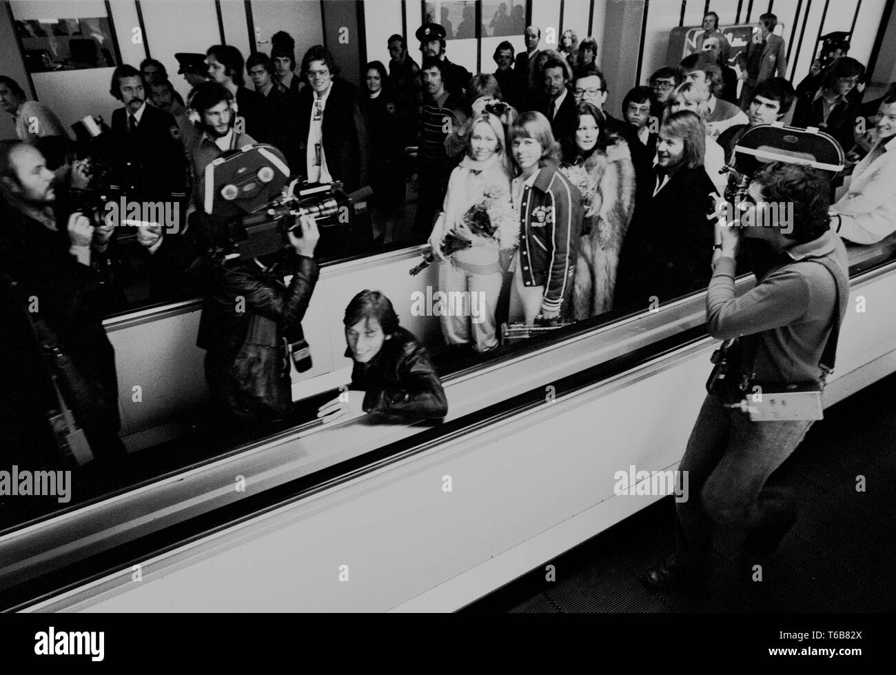 Drei Songs in Den Haag aufgenommen werden, für die niederländischen TV-Programm "een van de acht' am 23. November 1976 der Flughafen Schiphol, Niederlande - 1976, *** Local Caption *** abba Benny Andersson Agnetha Fältskog Björn Ulvaeus Anni-Frid Lyngstad Stockfoto