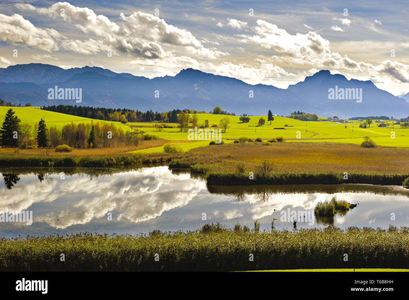 Alpen in Bayern, Deutschland, Spiegelung im See Stockfoto