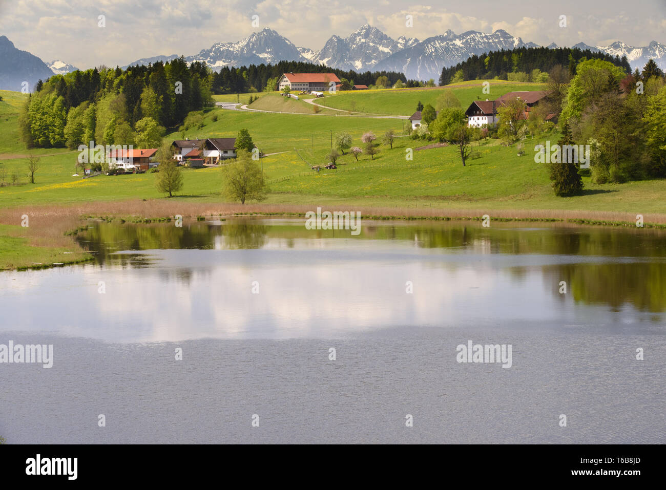 Alpen in Bayern, Deutschland, Spiegelung im See Stockfoto