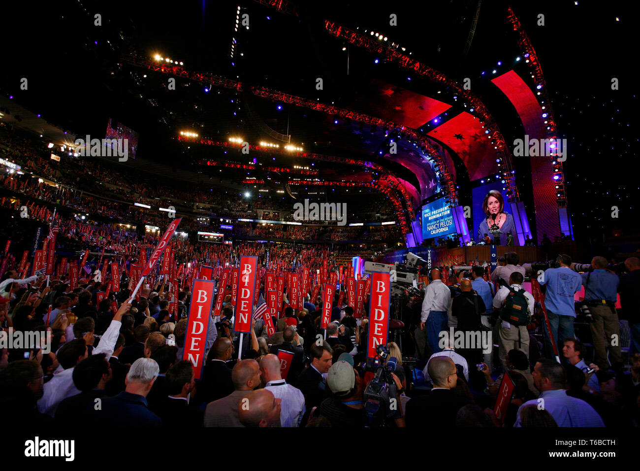 Der DNC-Convention in Denver wird Obama ihre Kandidaten. Joe Biden hielt seine Akzeptanz Rede als Vice President Kandidat auf der Bühne im Pepsi Center. Stockfoto