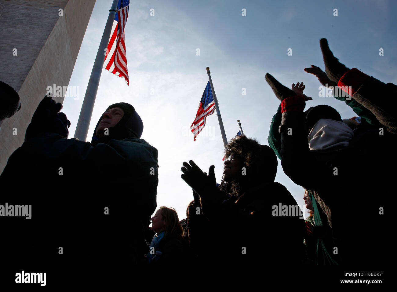 Die Eröffnung der 44. Präsident der Vereinigten Staaten. Tracy Mulligan, Lakishia Magitte und Sivonnia Jagd reagieren als Barack Obama die Präsidentschaftswahl Eid liest. Stockfoto