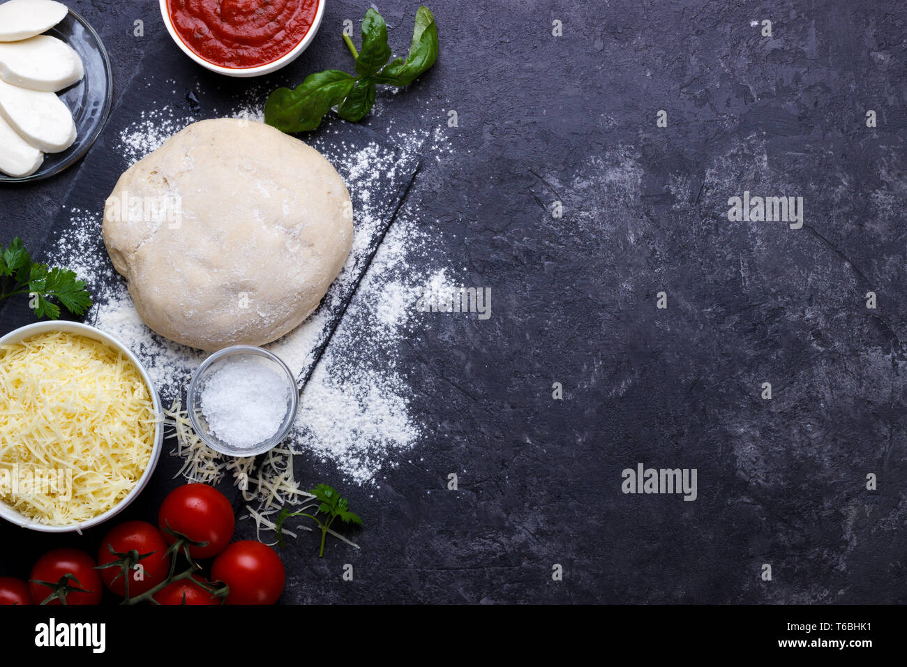 Rohen Teig für Pizza Stockfoto