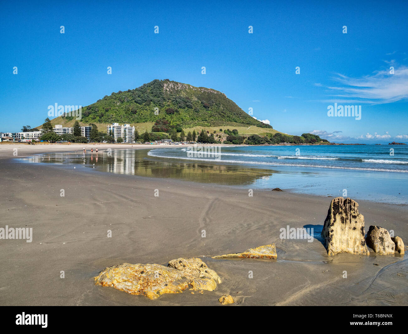16. Dezember 2018: Mount Maunganui, Neuseeland - Mount Maunganui und dem Strand Stockfoto