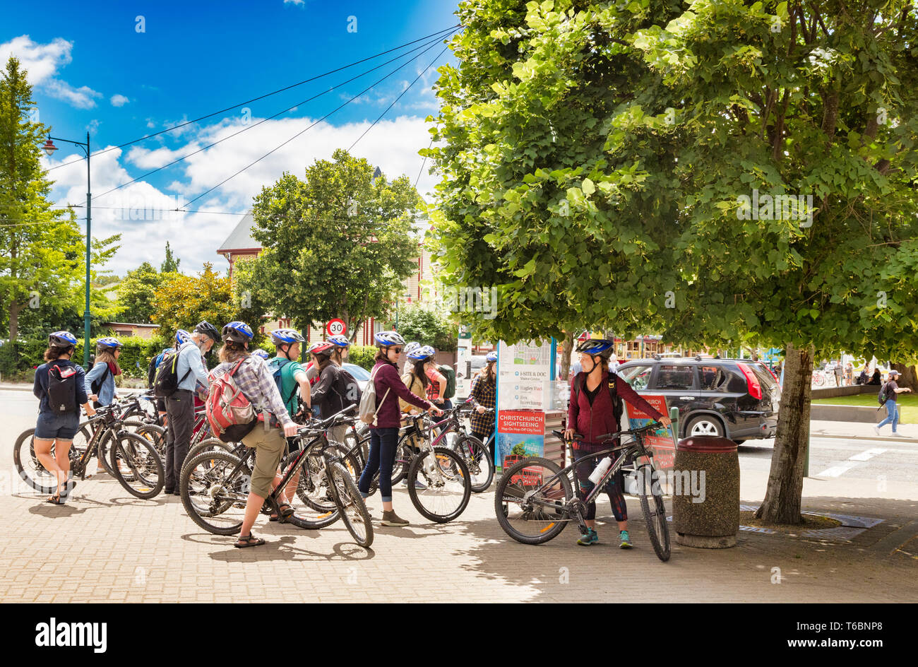 Vom 8. Januar 2019: Christchurch, Neuseeland - Gruppe von Fahrrad Touristen versammeln sich an einem schönen Sommertag in Christchurch, Neuseeland. Stockfoto