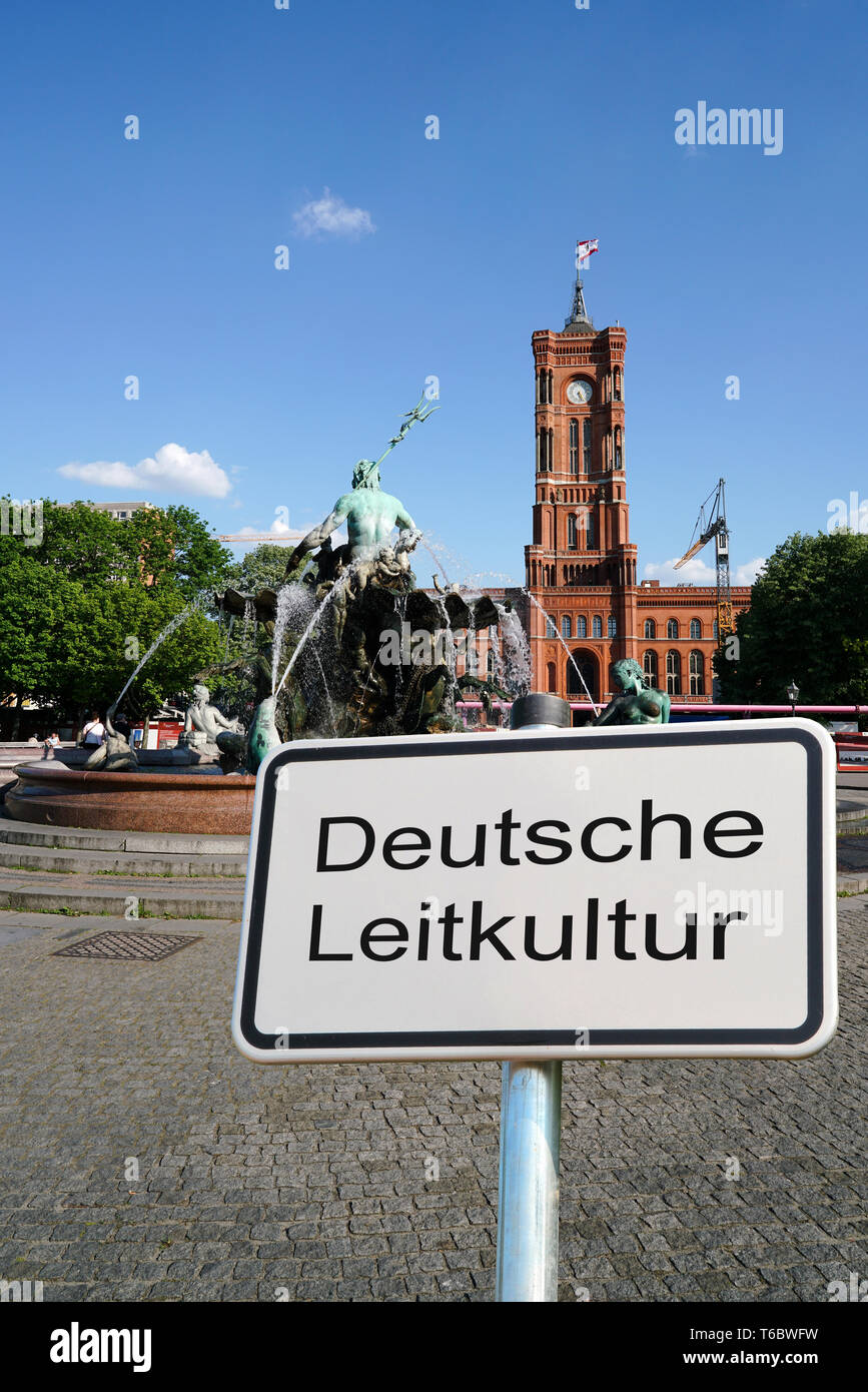 Schild mit den Worten der deutschen Leitkultur Stockfoto