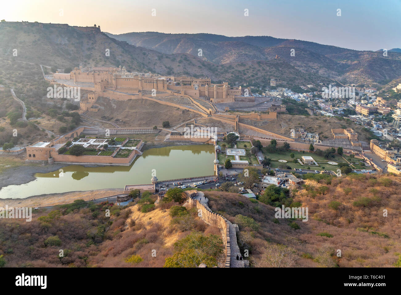 Indien, Rajasthan, Jaipur, Amber, Amber Fort und Wand Befestigungen Stockfoto