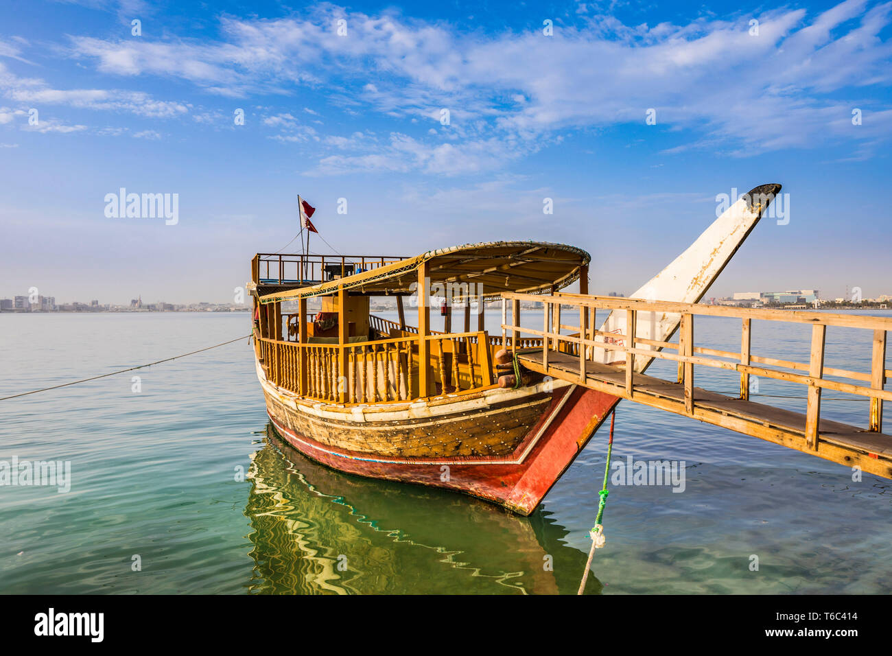 Dhow im Hafen an der West Bay, Doha, Katar Stockfoto