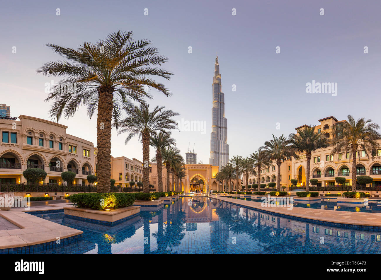 UAE, Dubai, Burj Khalifa in Dubai Mall Gärten Stockfoto