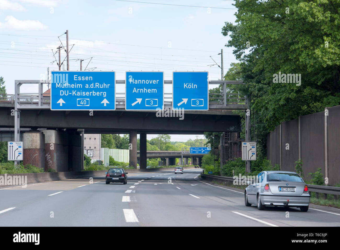 Deutschland, Nordrhein-Westfalen, Duisburg, A40/A3, Autobahnkreuz Kaiserberg Stockfoto