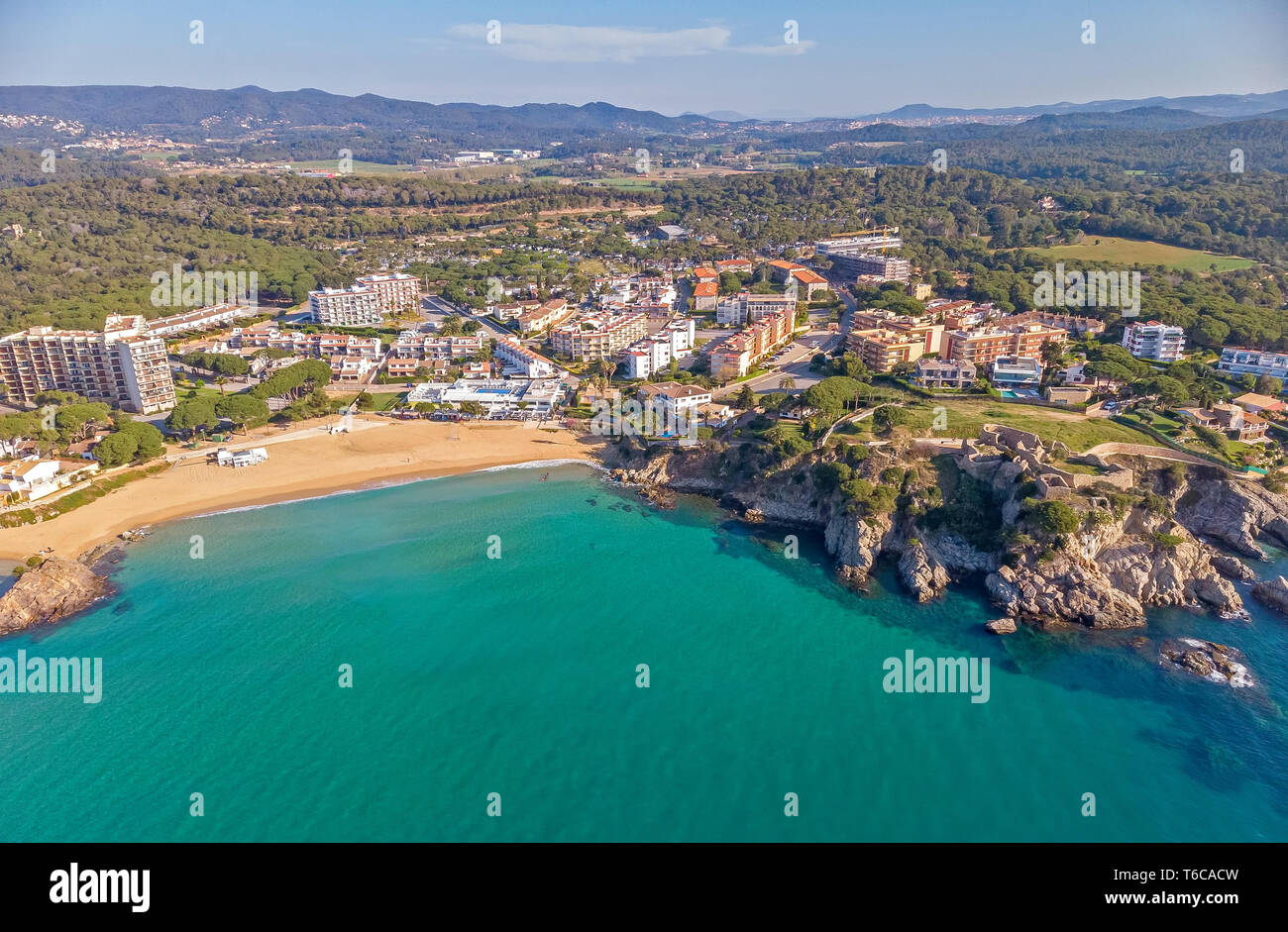Drone Bild über die Costa Brava Küsten, kleine Dorf La Fosca von Spanien Stockfoto
