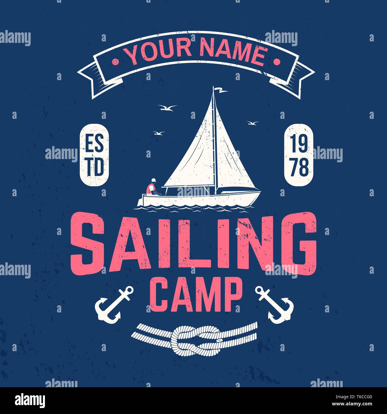 Segeln camp Abzeichen. Vector Illustration. Konzept für T-Shirt, Druck, Stempel oder T-Stück. Vintage Typografie Design mit Mann in Segelboote Silhouette. Segeln auf dem kleinen Boot. Ozean Abenteuer. Classic Wasser sport Stock Vektor