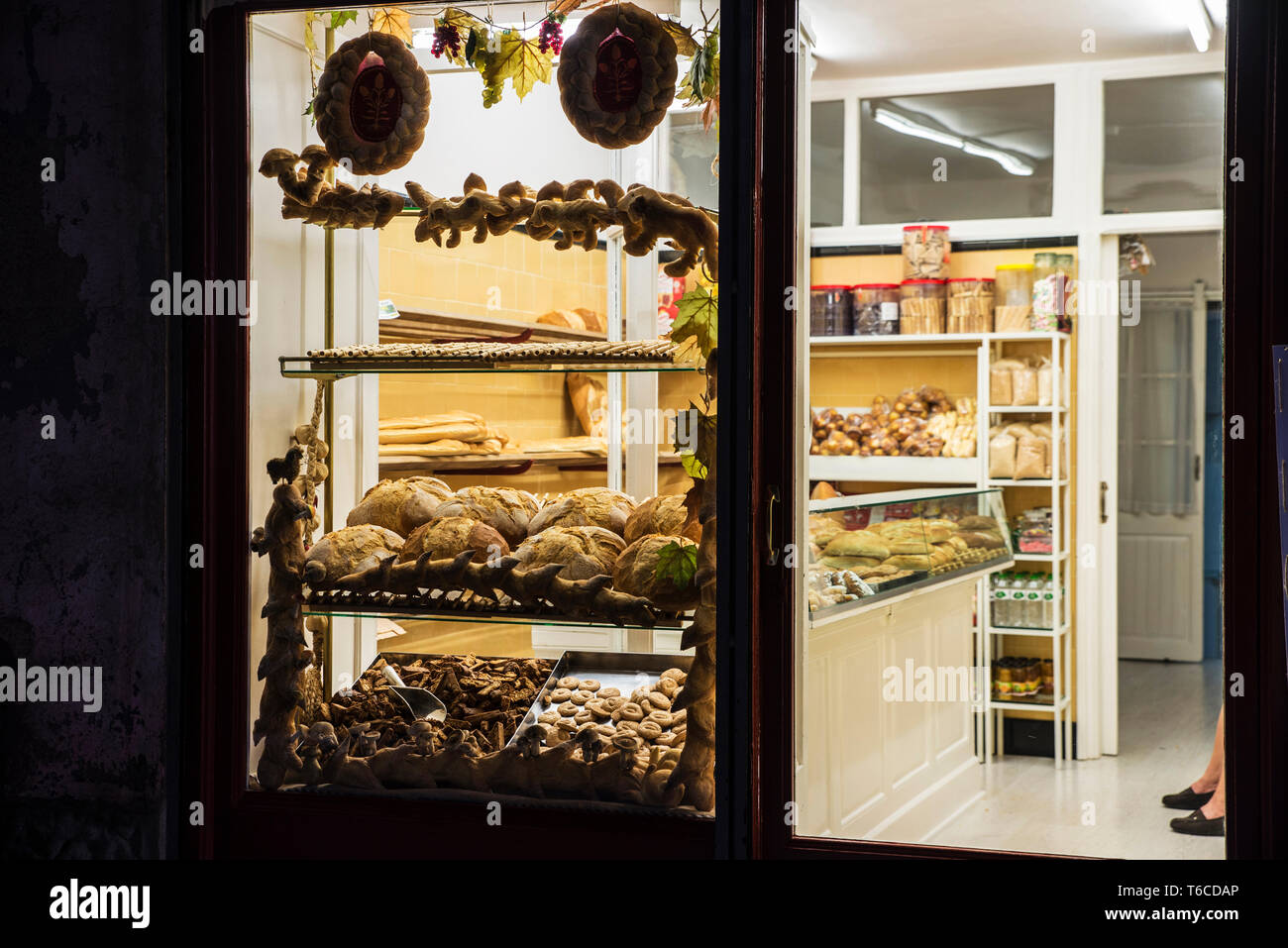 Cardona, Spanien - 31. Oktober 2016: Aushängeschild einer traditionellen Bäckerei in der Altstadt von Cardona, Katalonien, Spanien Stockfoto