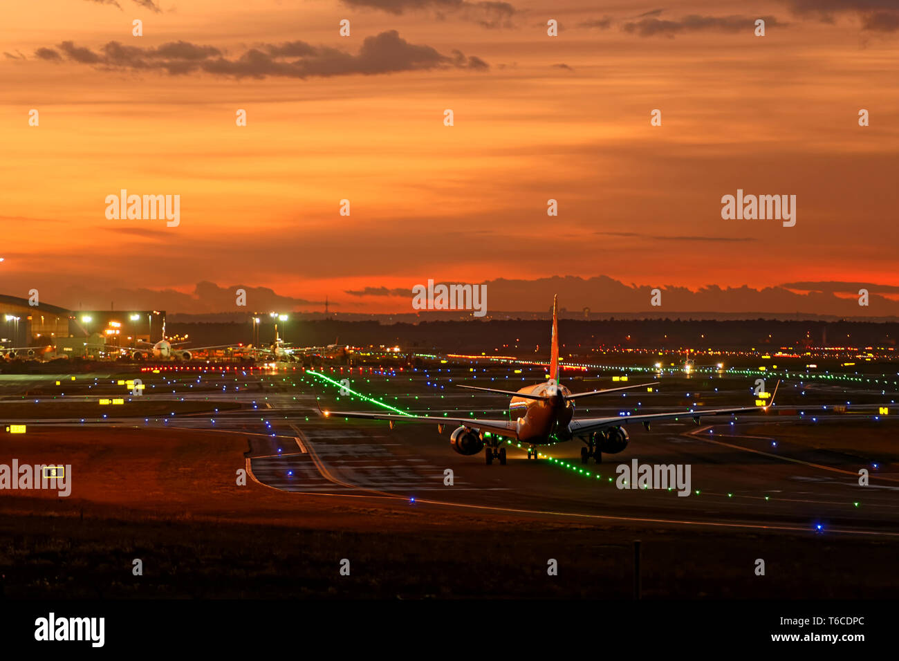 Flughafen am Abend Stockfoto