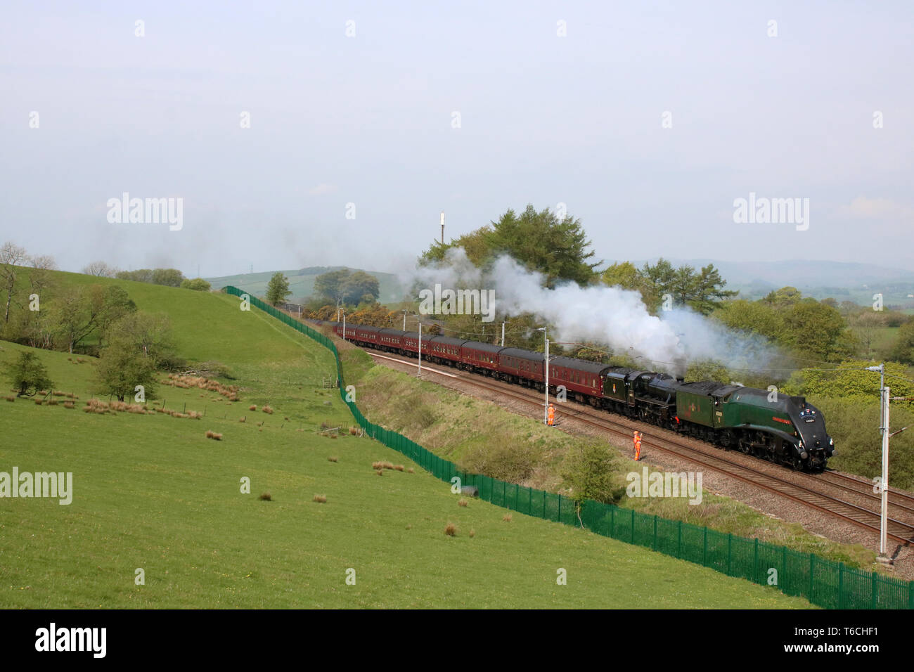 RYTC Großbritannien Dampf bespannt railway Tour auf der West Coast Main Line in der Nähe von grayrigg in Cumbria 30 April 2019 doppelt von Loks60009 und 44871 geleitet. Stockfoto