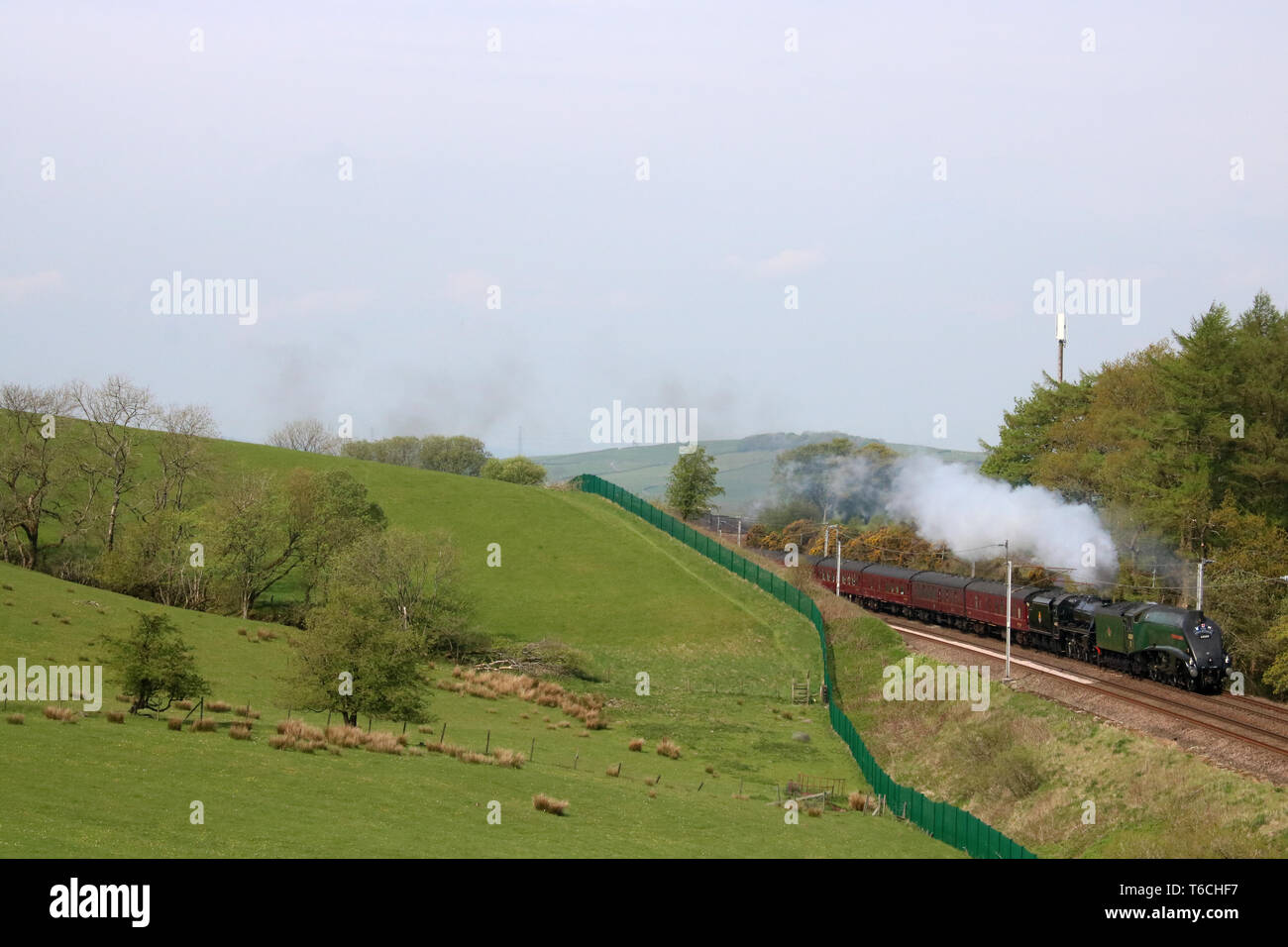 RYTC Großbritannien Dampf bespannt railway Tour auf der West Coast Main Line in der Nähe von grayrigg in Cumbria 30 April 2019 doppelt von Loks60009 und 44871 geleitet. Stockfoto