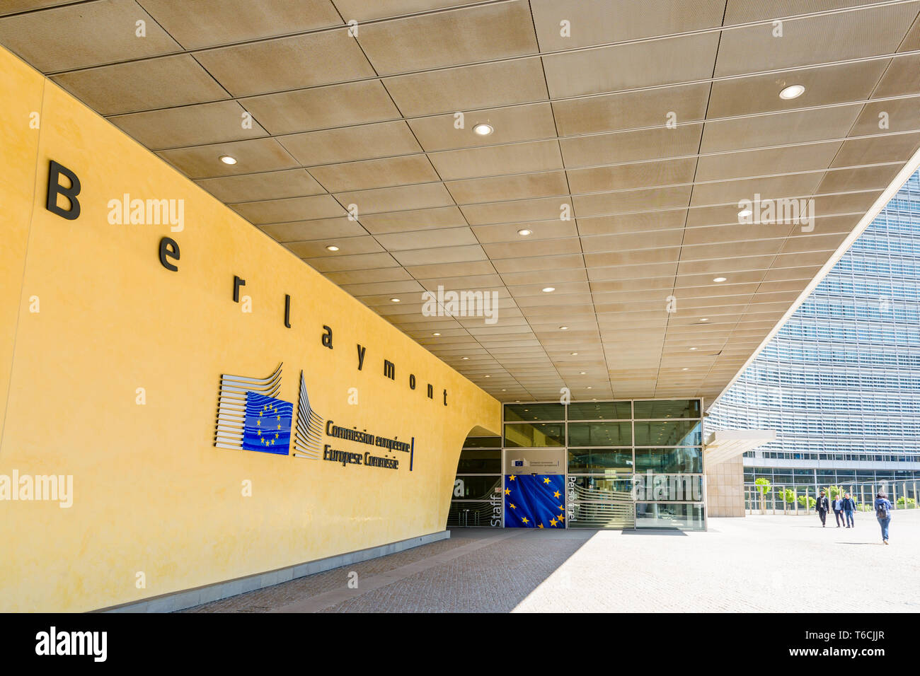 Mitarbeiter Eingang des Berlaymont-gebäudes, dem Sitz der Europäischen Kommission in Brüssel, Belgien. Stockfoto