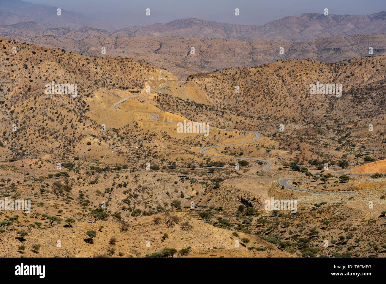 Straße in den Bergen in der Nähe von Berhale in der danakil Depression in Äthiopien, Afrika. Stockfoto