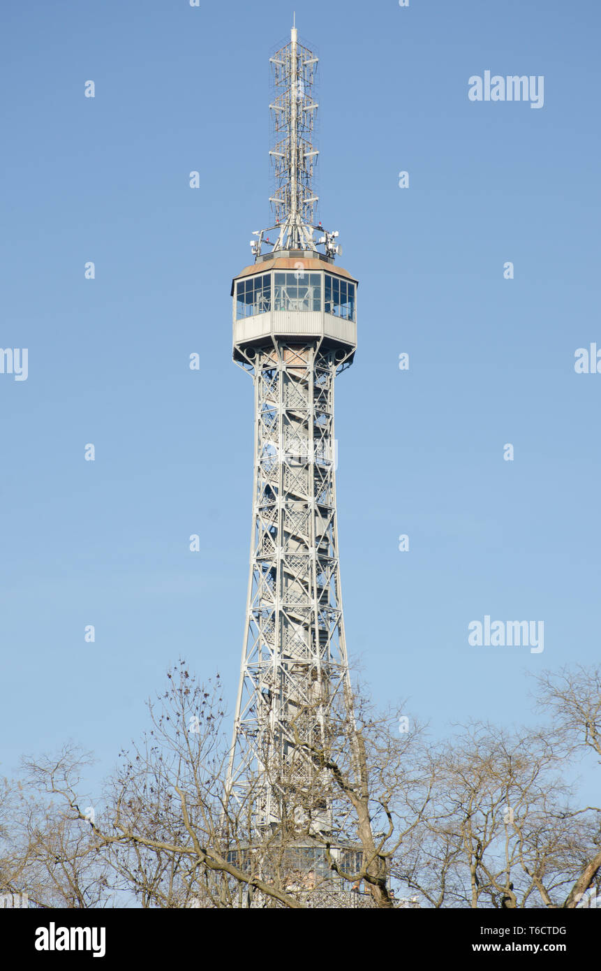 Aussichtsturm Petrin nach dem Vorbild der Eifel Turm Stockfoto