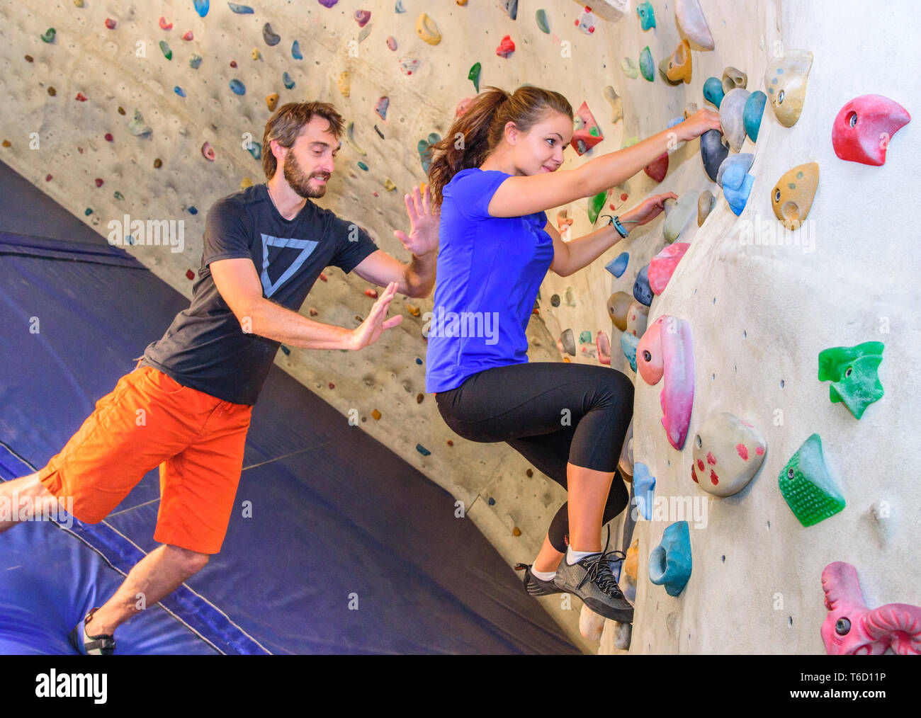 Training im Boulderwall Stockfoto