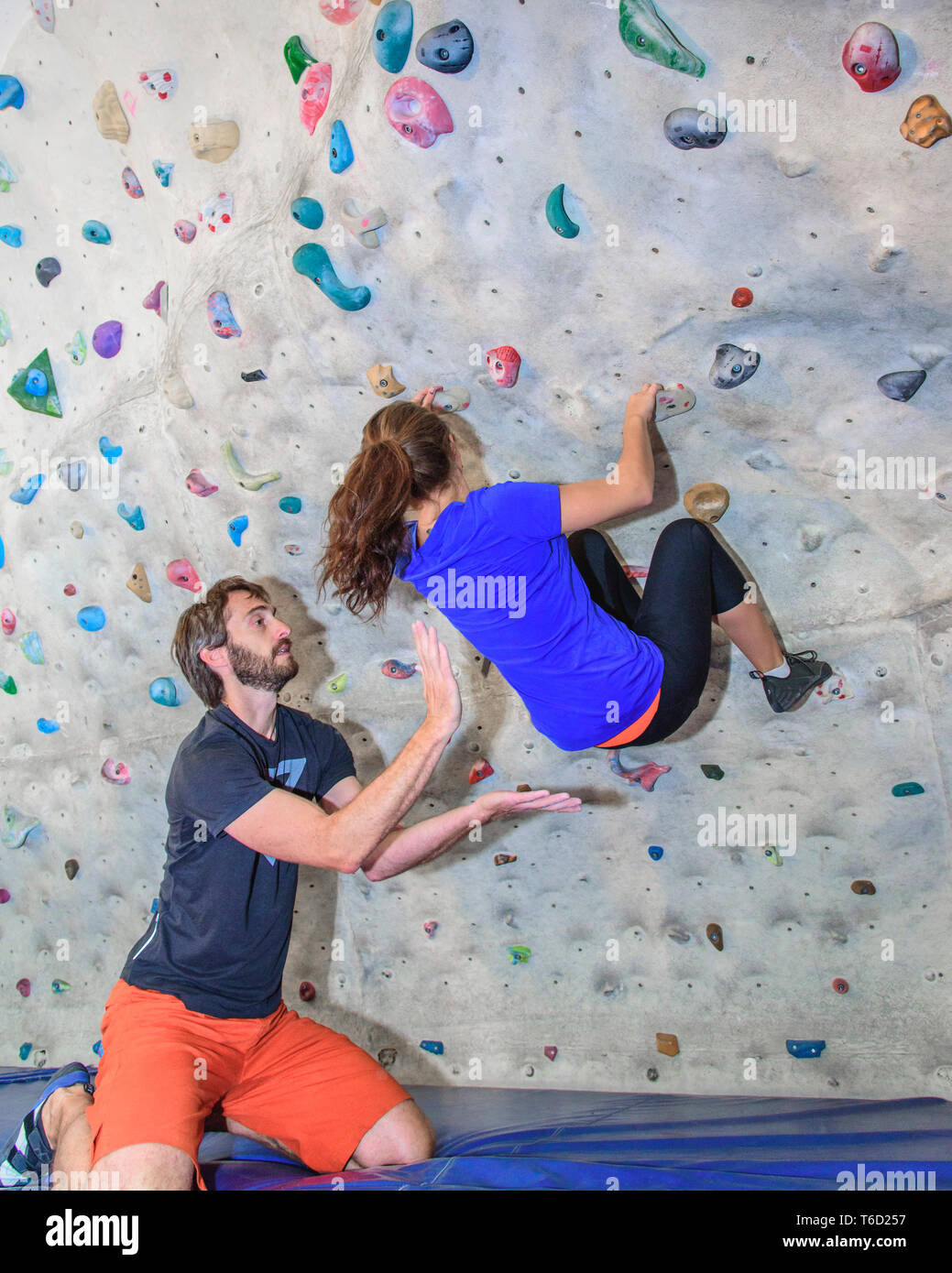 Training im Boulderwall Stockfoto