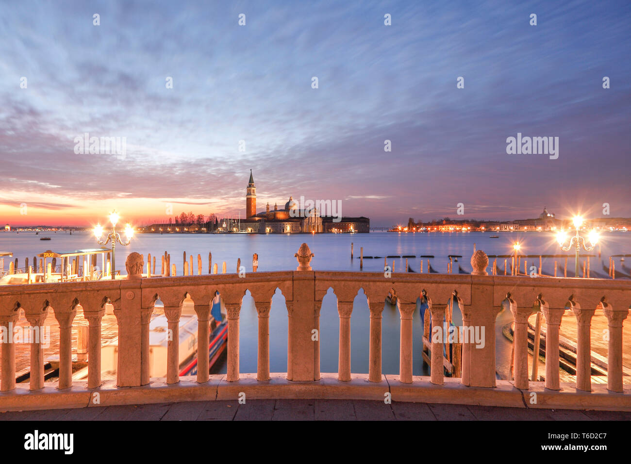 Sunrise, Bacino di San Marco, San Giorgio Maggiore Insel im Hintergrund, Venedig, Venetien, Italien, Europa. Stockfoto