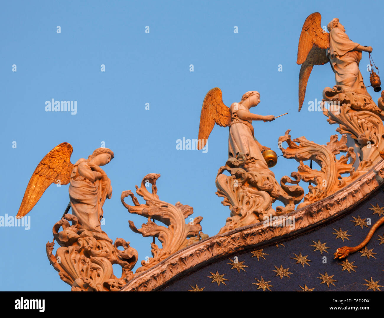 Kunstvolle Details zur Basilika San Marco, St Mark's Square, Venedig, Venetien, Italien. Stockfoto