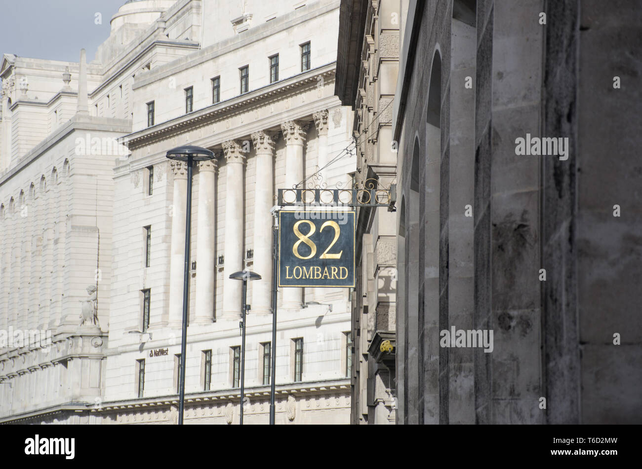 Schild an der Lombard Street mit Blick auf die Bank von England Stockfoto