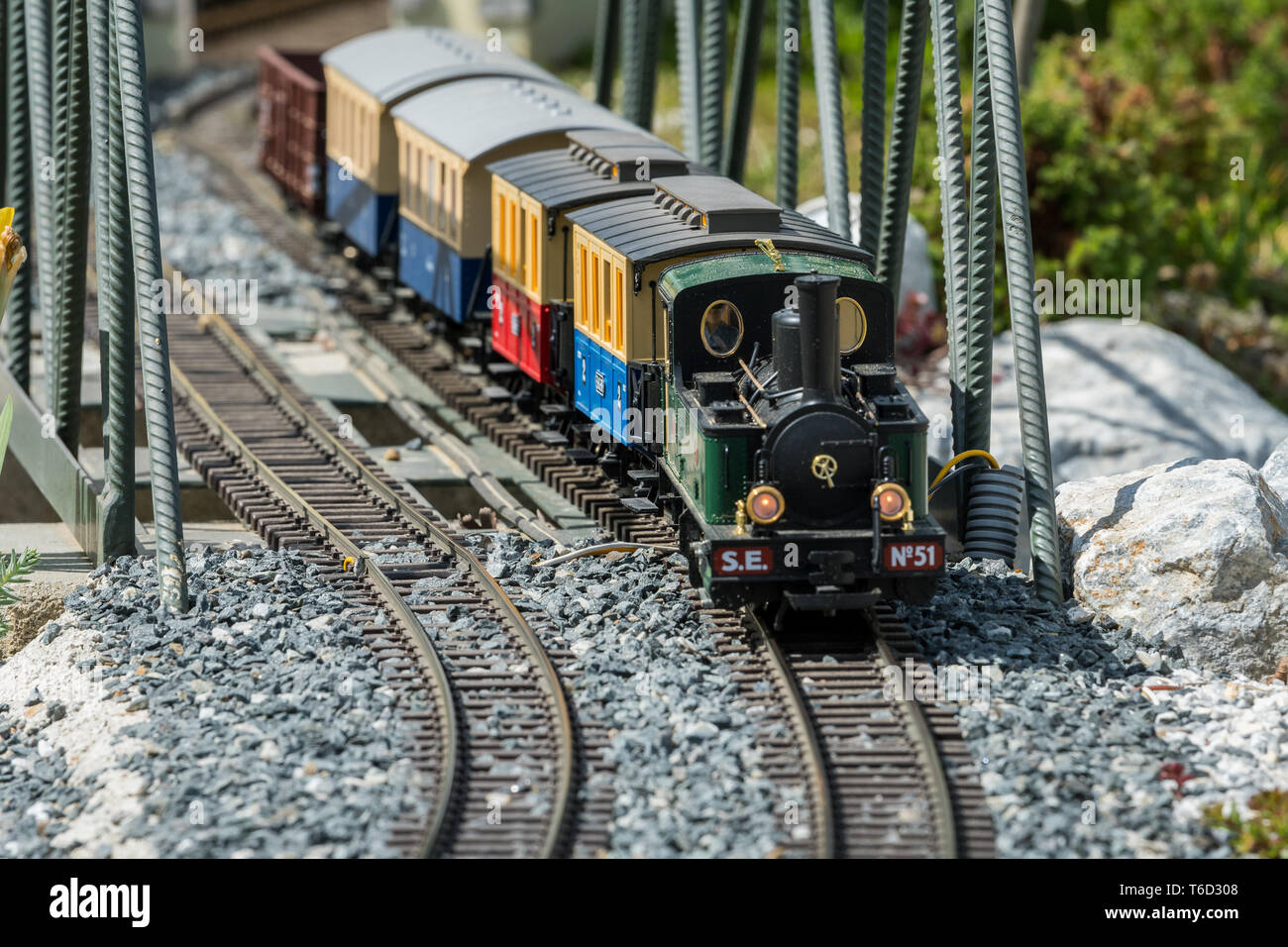 Eisenbahn-modelle Zug im Freien an einem sonnigen Tag, Dampfzug Stockfoto
