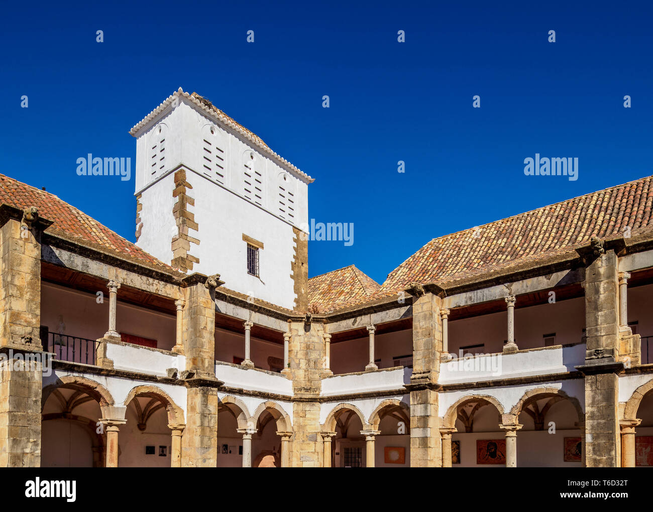 Kreuzgang des Klosters Nossa Senhora da Assuncao, Faro, Algarve, Portugal Stockfoto