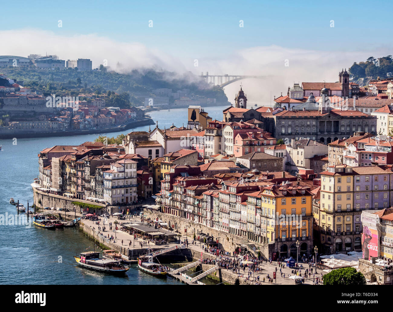 Douro Fluss und das Stadtbild von Porto, Erhöhte Ansicht, Portugal Stockfoto