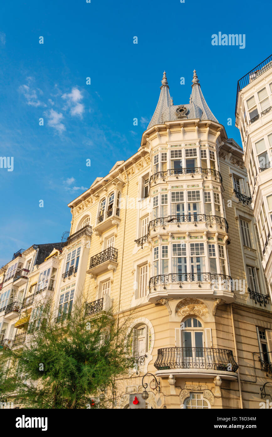 Spanien, Kantabrien, Castro-Urdiales, Altstadt, in der Nähe von typischen Fassade Stockfoto