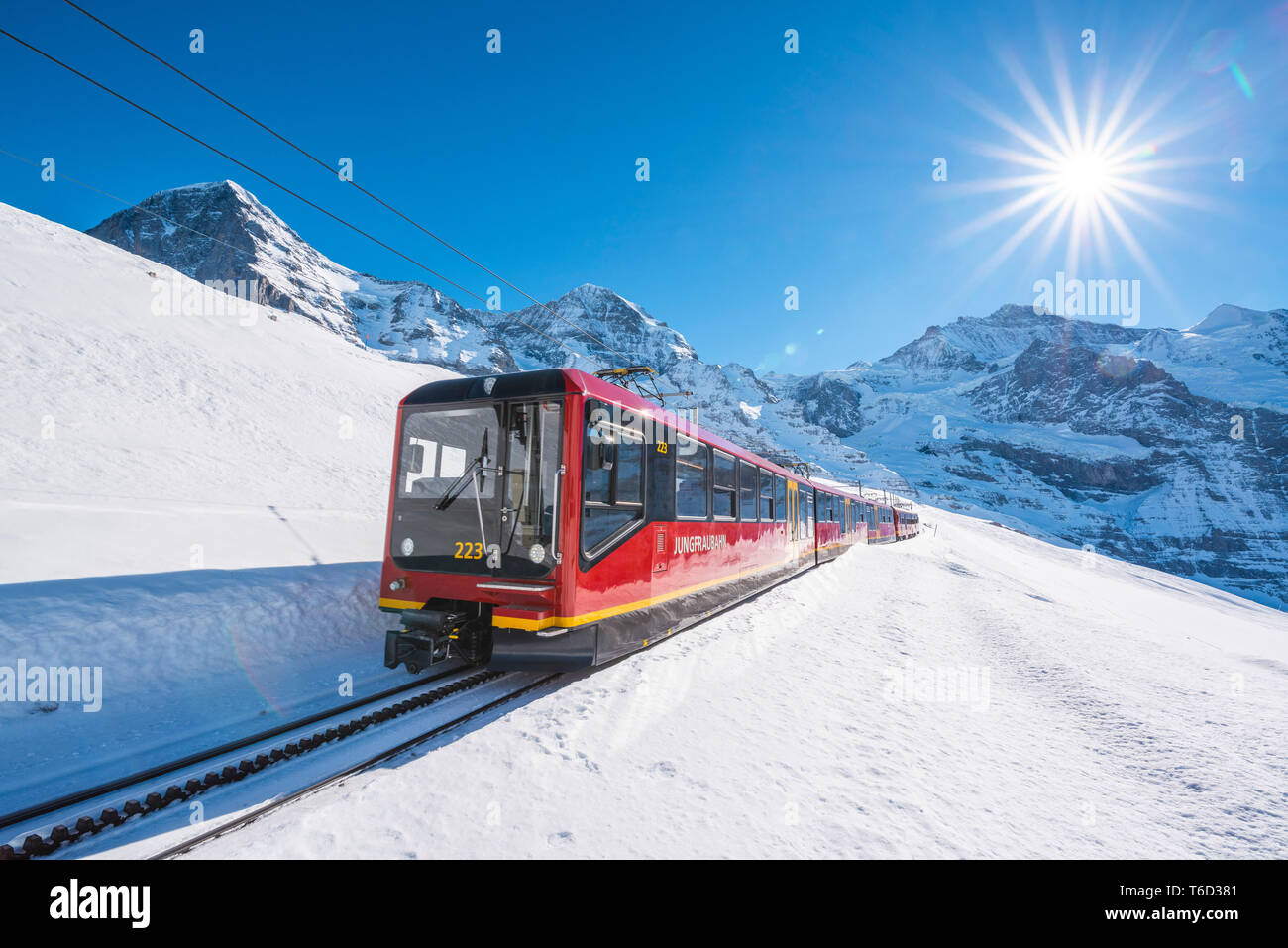 Zug zum Jungfraujoch, Kleine Scheidegg, Berner Oberland, Kanton Bern, Schweiz. Stockfoto