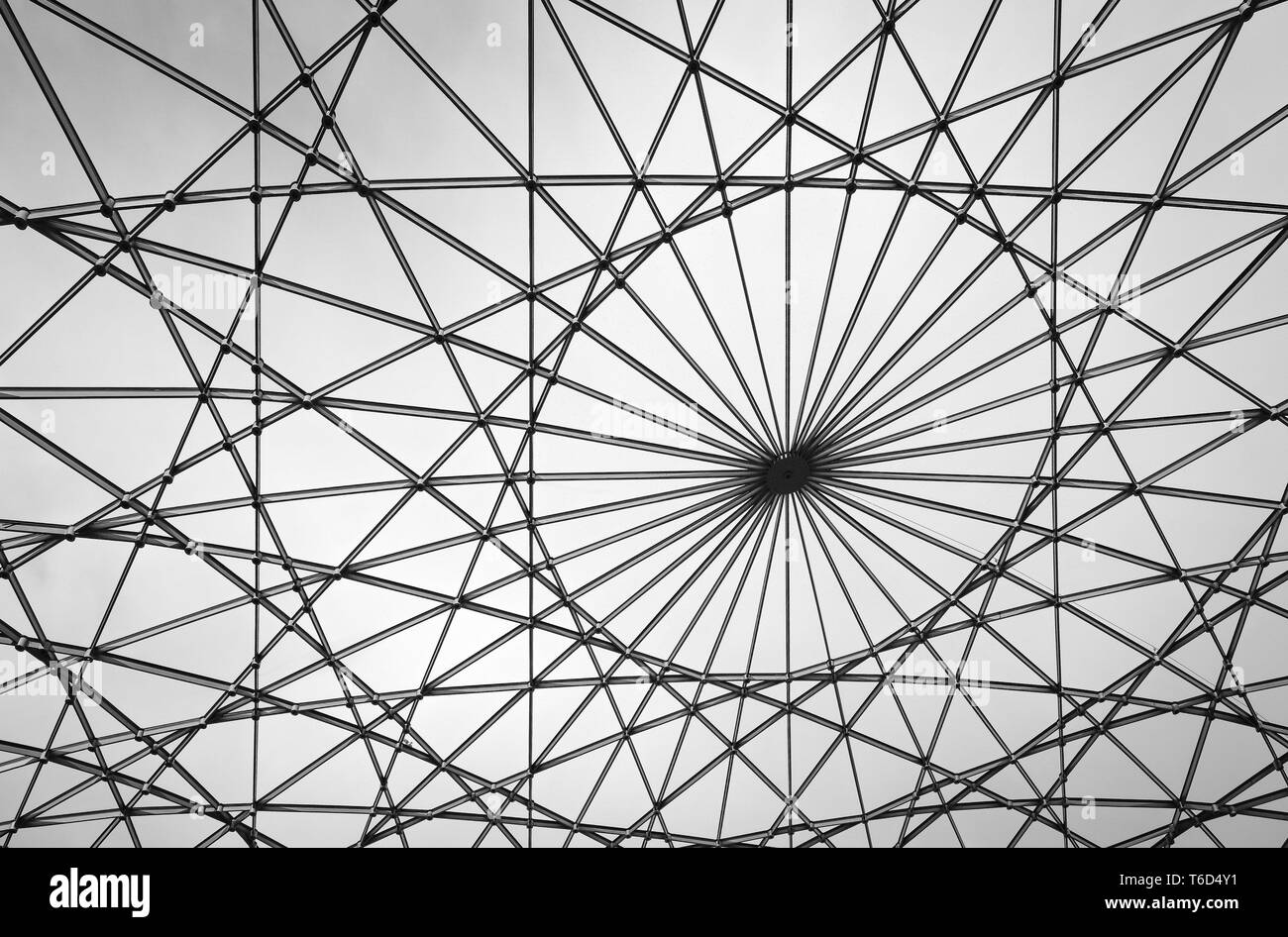 Glas und stahldach Schwarzweiß-Stockfotos und -bilder - Alamy