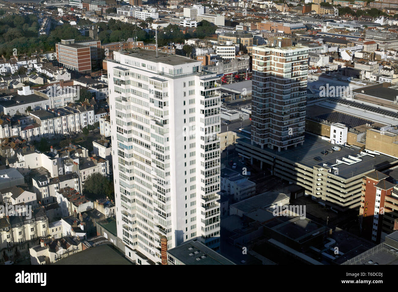 Auf Sussex Höhen (der weiße Turm Block) in Brighton, von der ich 360. Stockfoto