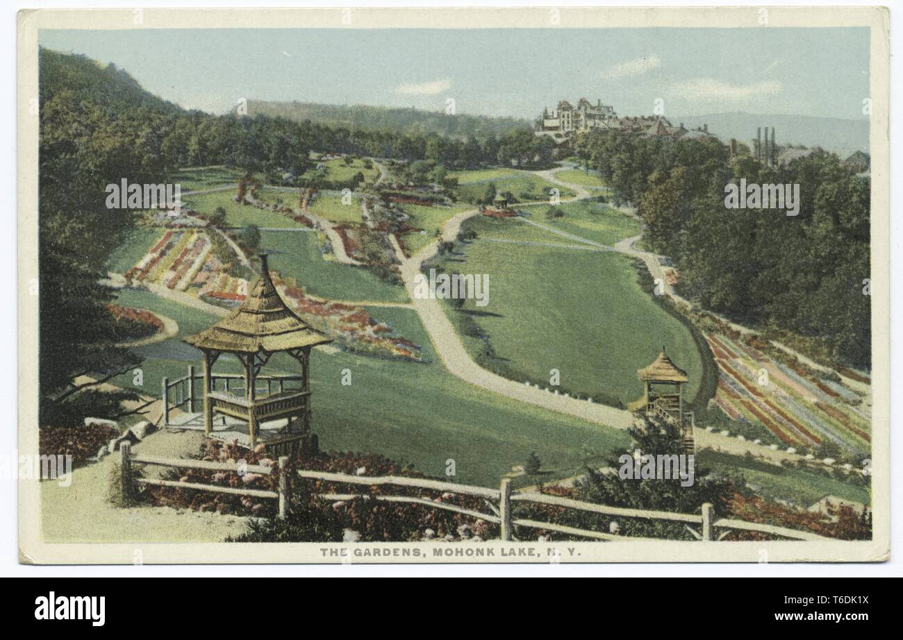 Detroit Publishing Company Ansichtskarte Reproduktion auf die üppigen Gärten und Mountain House Hotel in Mohonk Lake, New York, 1914. Von der New York Public Library. () Stockfoto