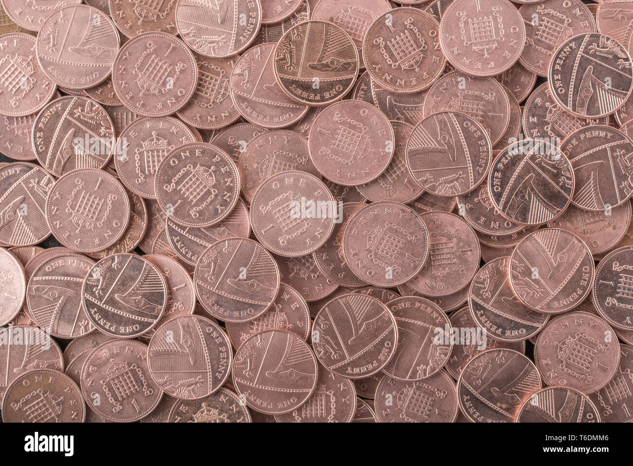 Close-up Massierten 1 Cent/1p Münzen. Tod des Penny, Ende der Kupfermünzen, Penny Rückzug aus dem Verkehr, speichern Sie die Penny, Britische Pennies. Stockfoto