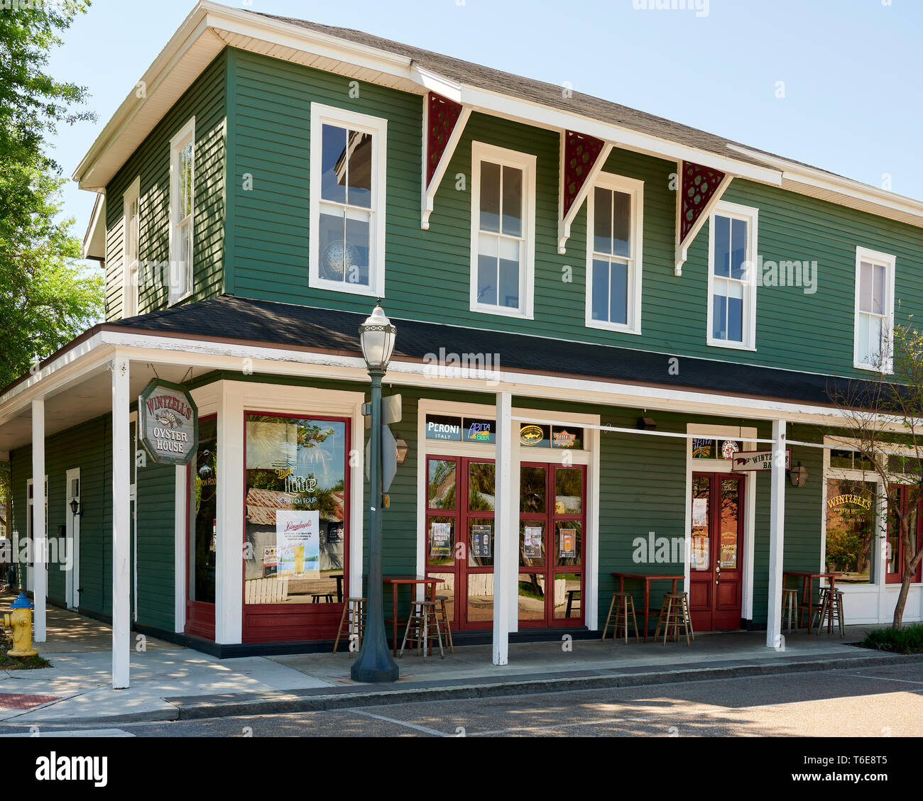 Wintzell's Oyster House Restaurant vorne außen, eine Mobile Wahrzeichen, auf Daphne Straße in der historischen Innenstadt von Mobile Alabama, USA. Stockfoto