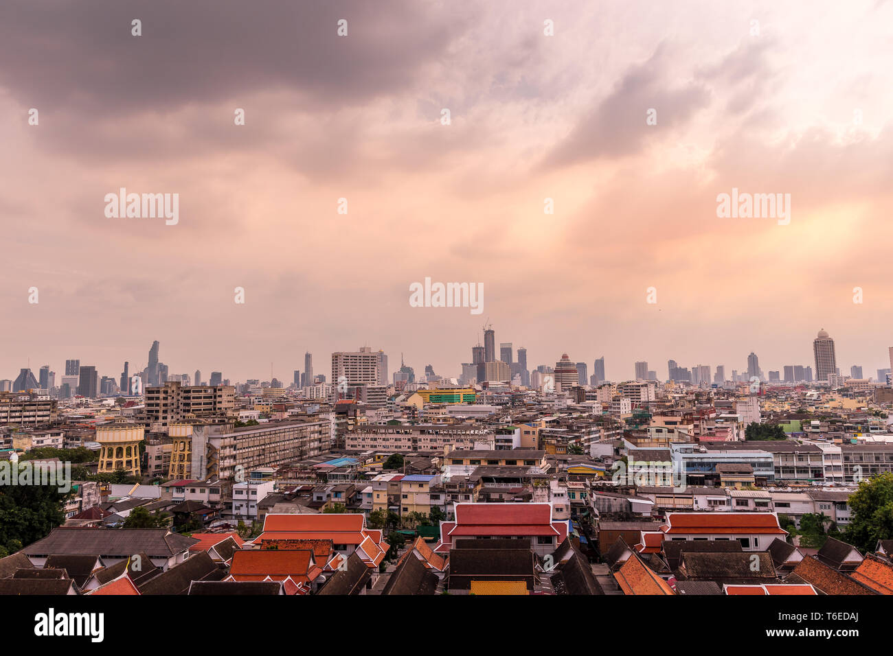 Stadtbild mit Blick auf die Hauptstadt Bangkok, Thailand in Südostasien Stockfoto